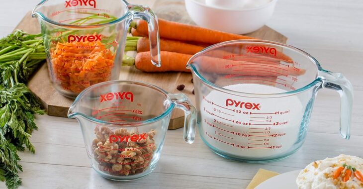 The Pyrex 3 Piece Glass Measuring Cup Set